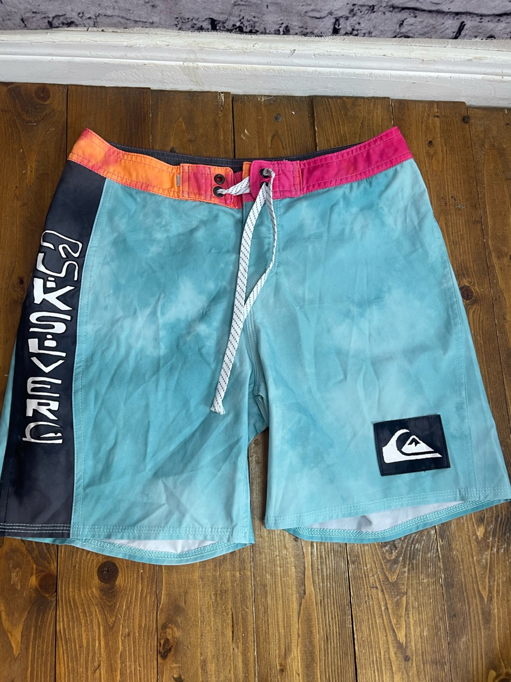 Quicksilver high line surf silk board shorts size 27